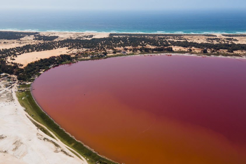 Lac Rose (Lake Retba), Northeast of Dakar, Senegal